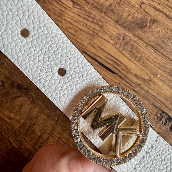 New Michael Kors White Pebbled Leather Belt Rhinestone Gold Circle Logo Size L - Picture 1 of 6